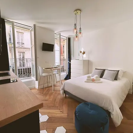 아파트 L'annexe Du Chateau Charme & Proche Palais